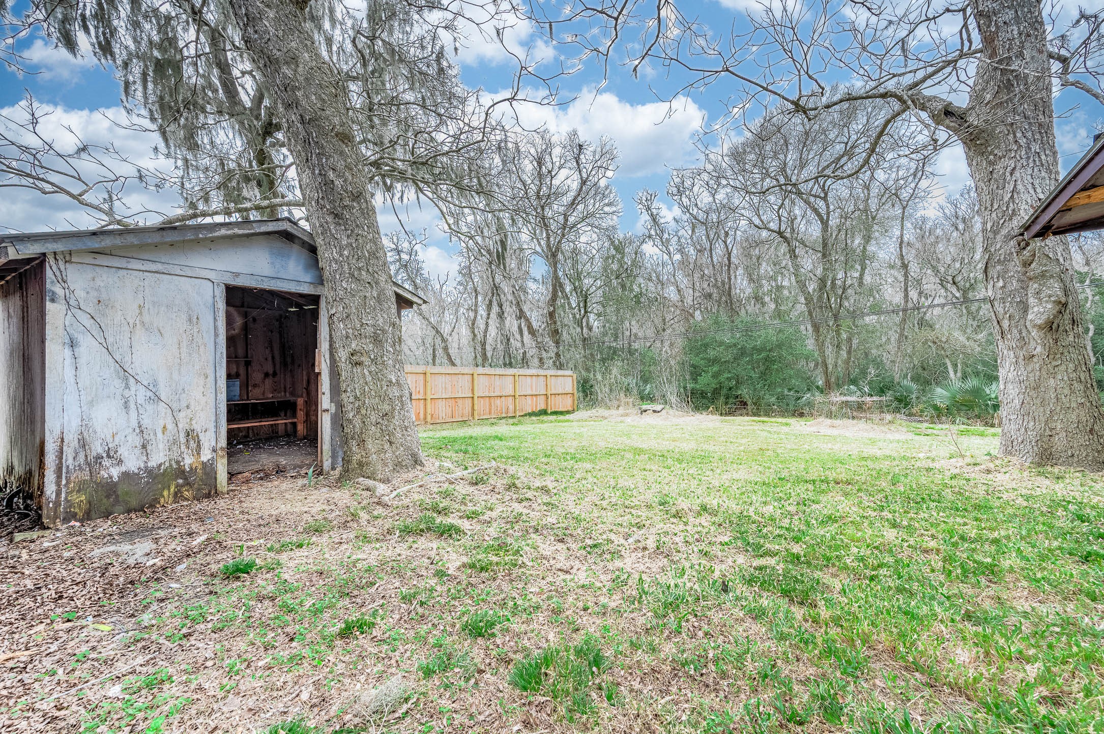 1431 County Road 934 Sweeny, TX 77480 - Photo 19 of 21 a backyard of a house with lots of green space