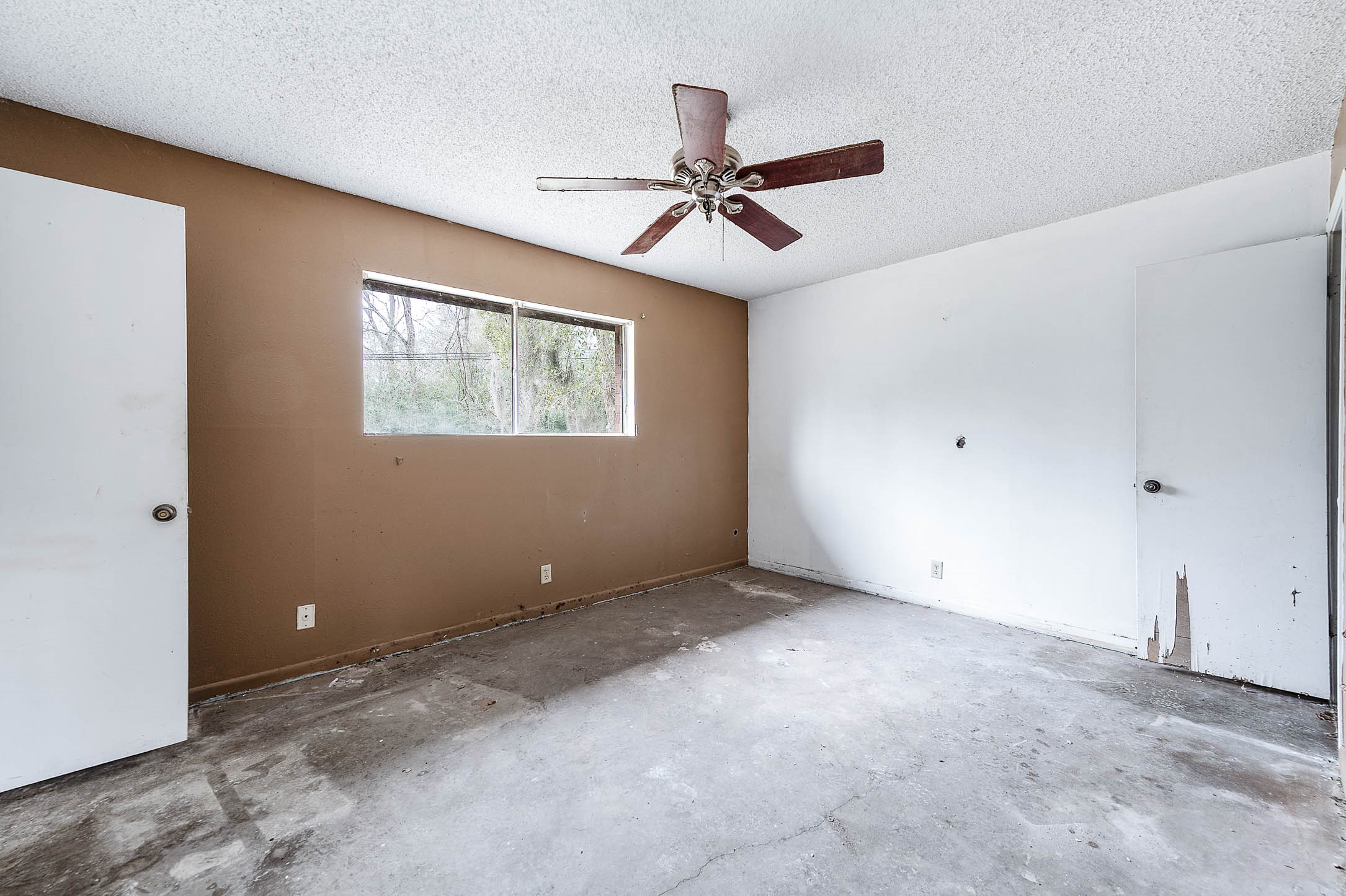 1431 County Road 934 Sweeny, TX 77480 - Photo 7 of 21 a view of an empty room with a window