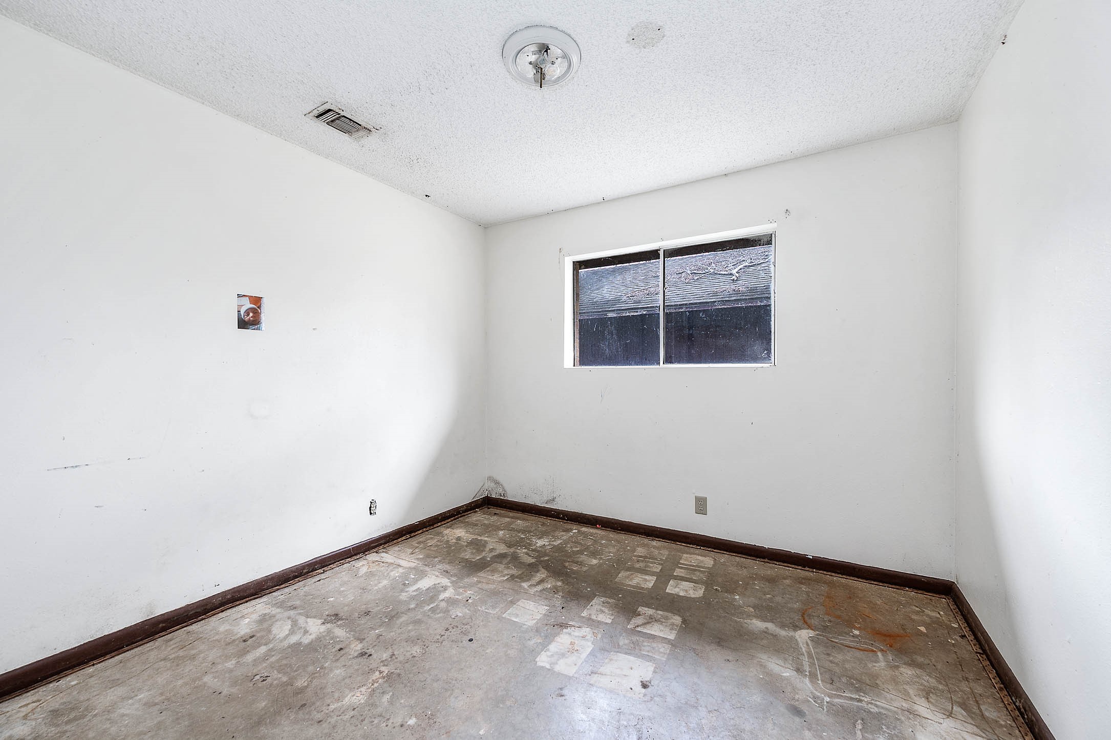 1431 County Road 934 Sweeny, TX 77480 - Photo 9 of 21 an empty room with a window
