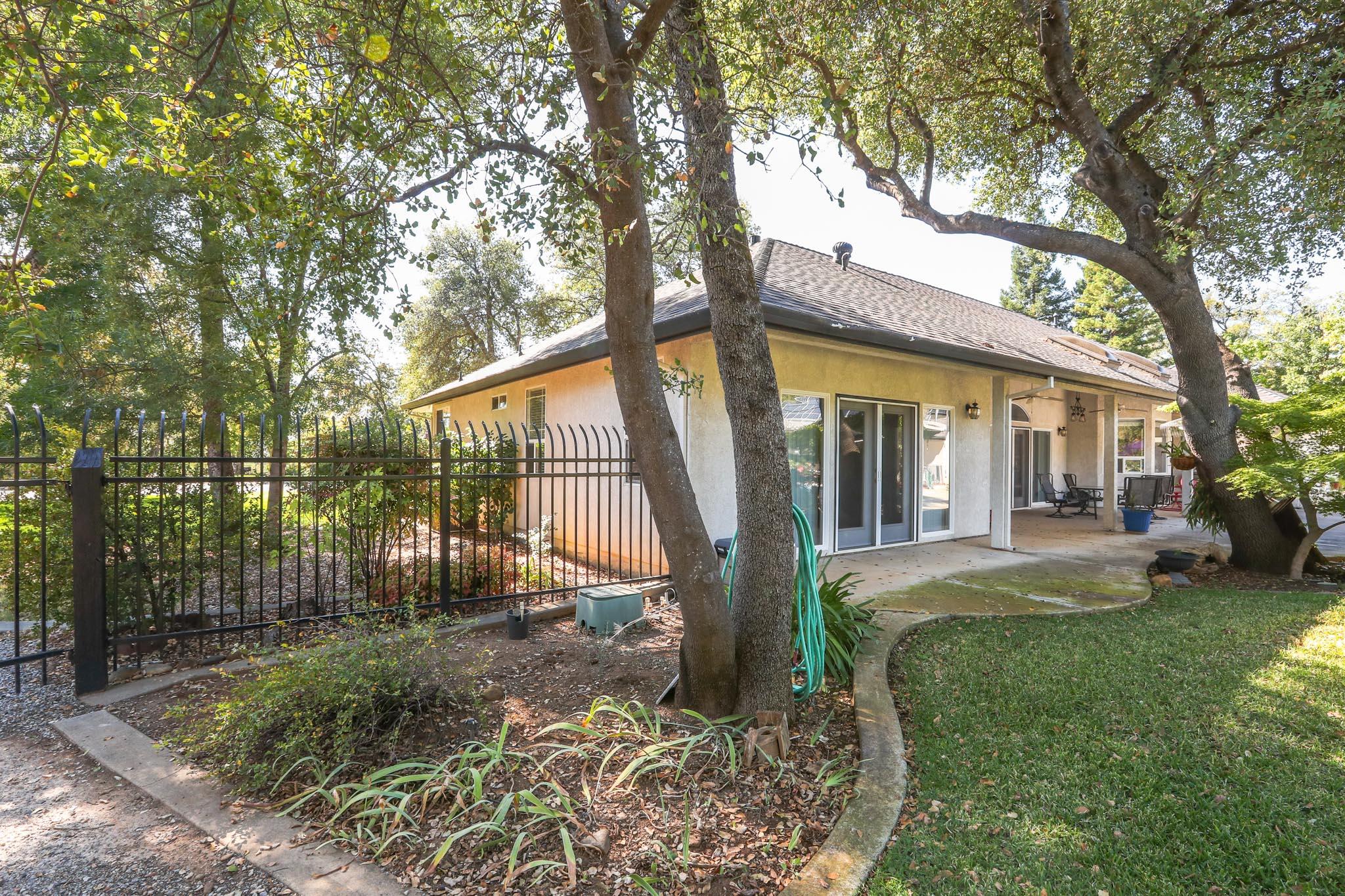 6639 Riata Drive Redding, CA 96002 - Photo 15 of 61 6639 Riata Dr (15)