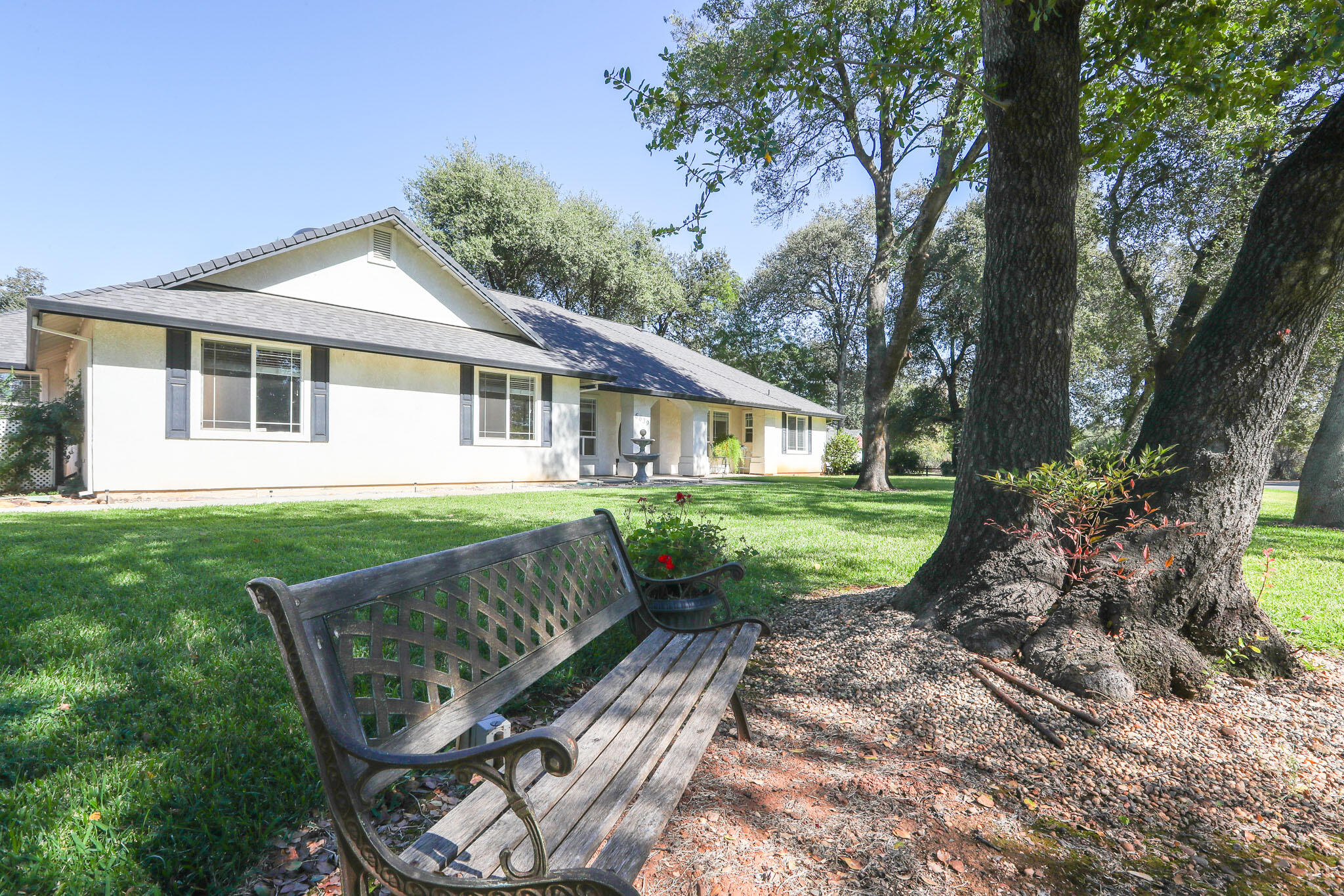 6639 Riata Drive Redding, CA 96002 - Photo 7 of 61 6639 Riata Dr (7)