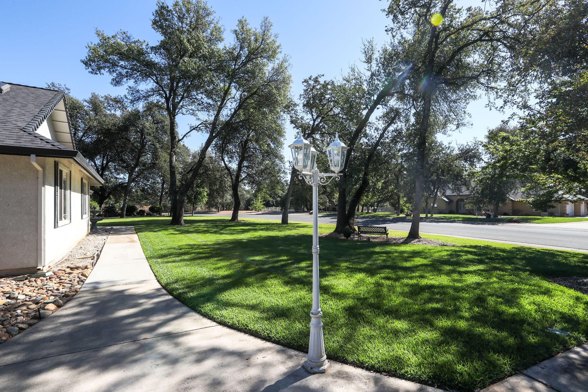 6639 Riata Drive Redding, CA 96002 - Photo 8 of 61 6639 Riata Dr (8)