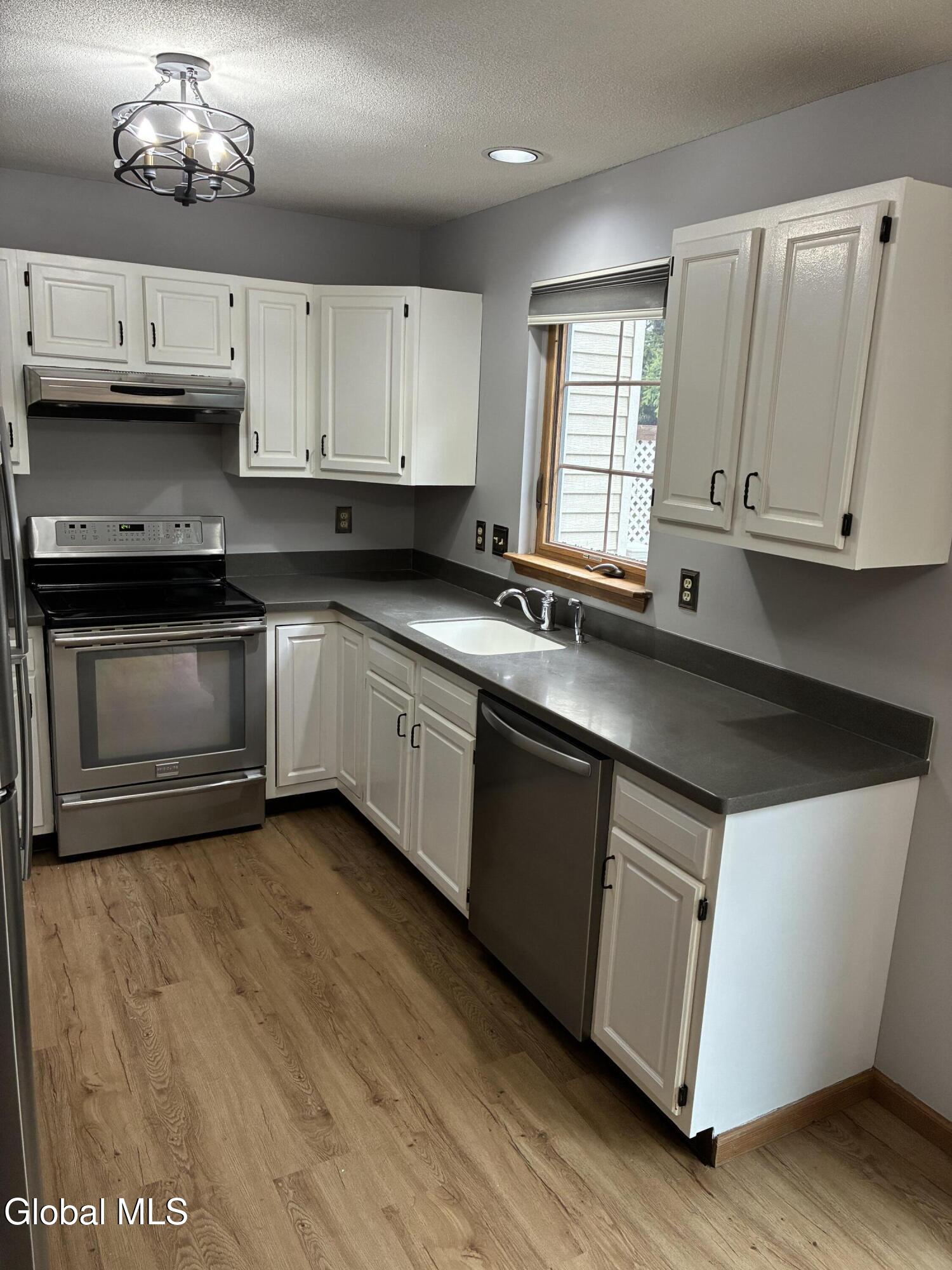 25 Stratton Circle Troy, NY 12182 - Photo 12 of 36 IMG_8304