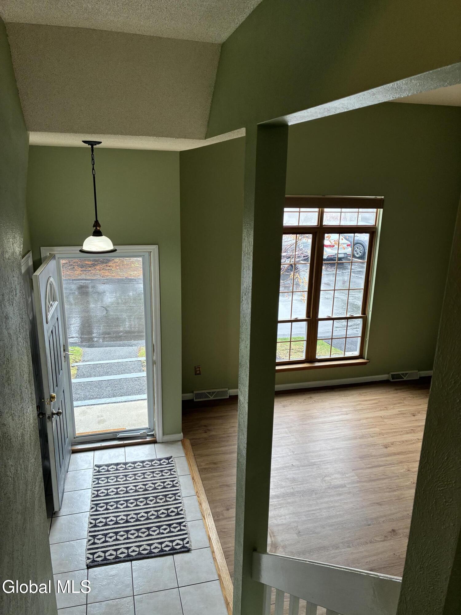 25 Stratton Circle Troy, NY 12182 - Photo 3 of 36 IMG_8295(2)