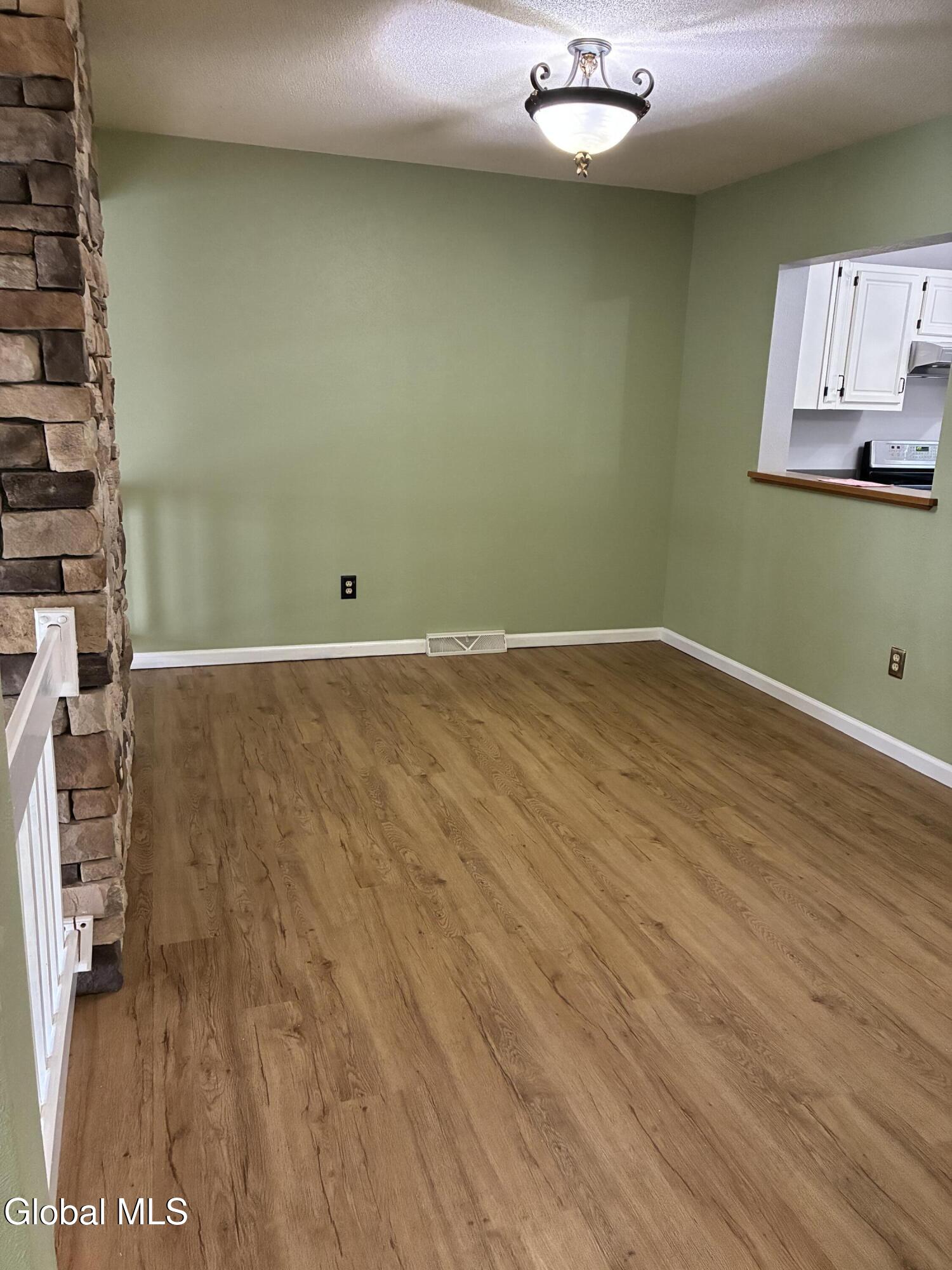 25 Stratton Circle Troy, NY 12182 - Photo 6 of 36 IMG_8298