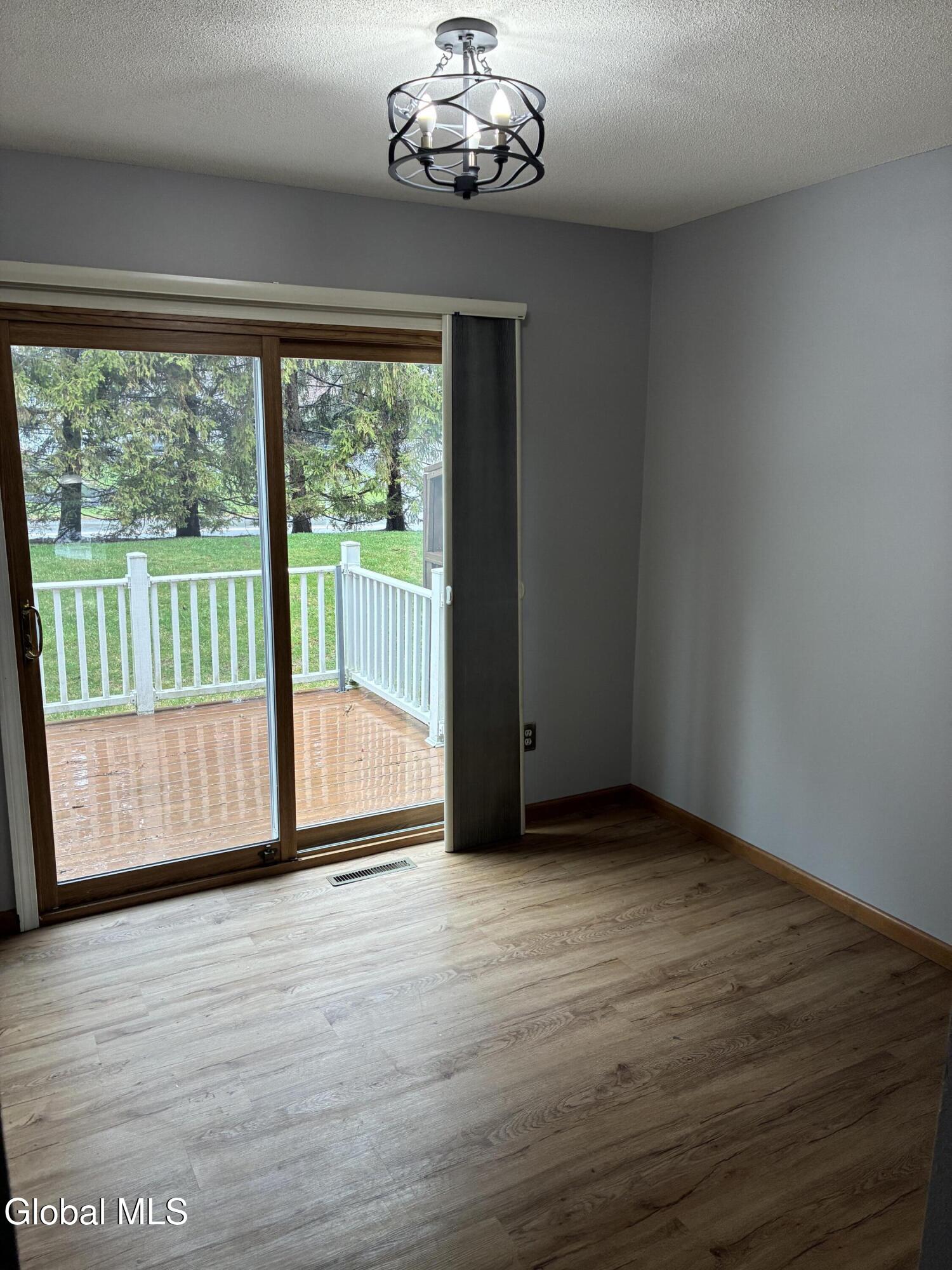 25 Stratton Circle Troy, NY 12182 - Photo 8 of 36 IMG_8300