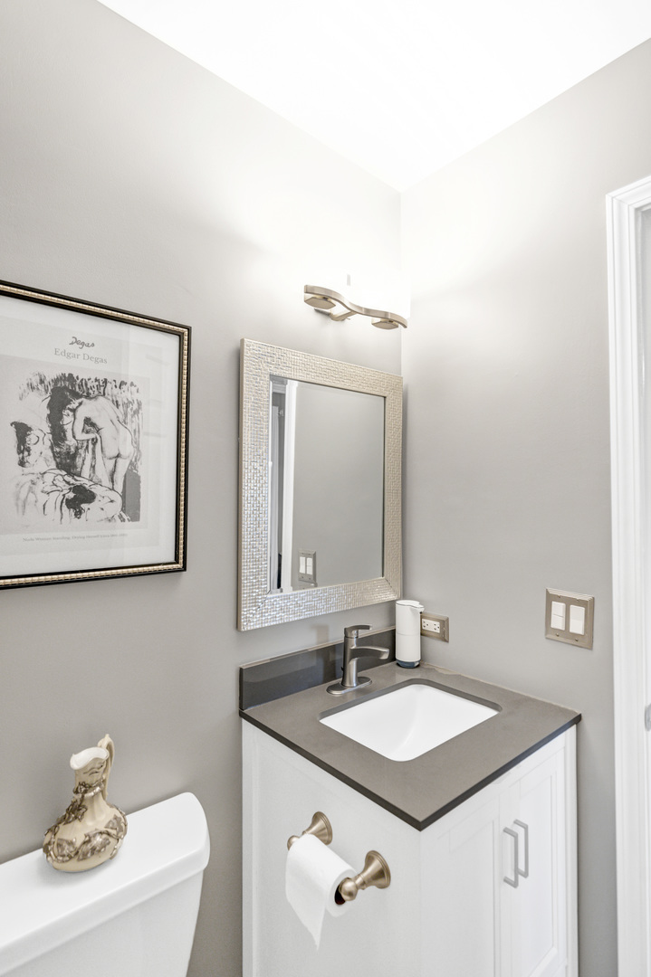 1256 Plum Tree Court, Unit D1 Schaumburg, IL 60193 - Photo 16 of 40 a bathroom with a sink and a mirror