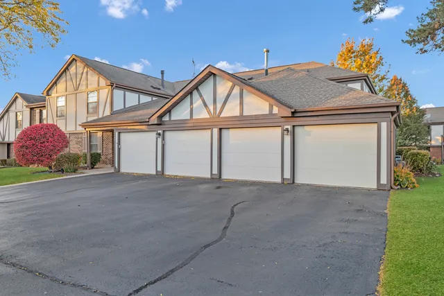 $299,900 | 1256 Plum Tree Court, Unit D1, Schaumburg, IL 60193