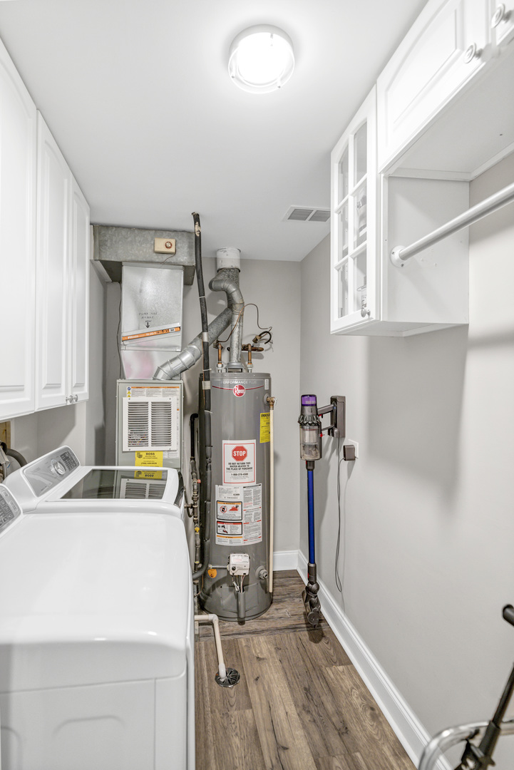 1256 Plum Tree Court, Unit D1 Schaumburg, IL 60193 - Photo 21 of 40 a view of a room with gym equipment