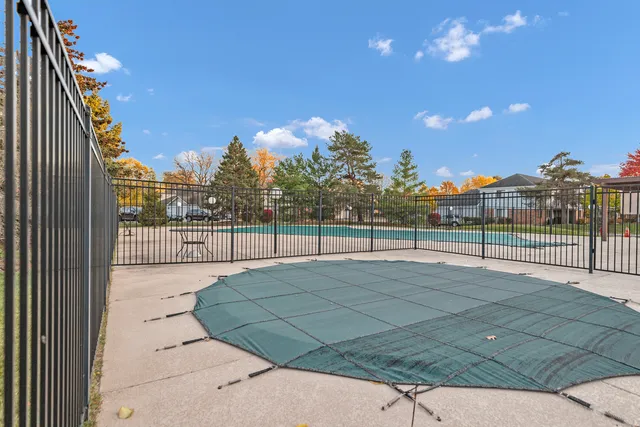 $299,900 | 1256 Plum Tree Court, Unit D1, Schaumburg, IL 60193