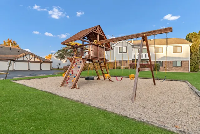 $299,900 | 1256 Plum Tree Court, Unit D1, Schaumburg, IL 60193