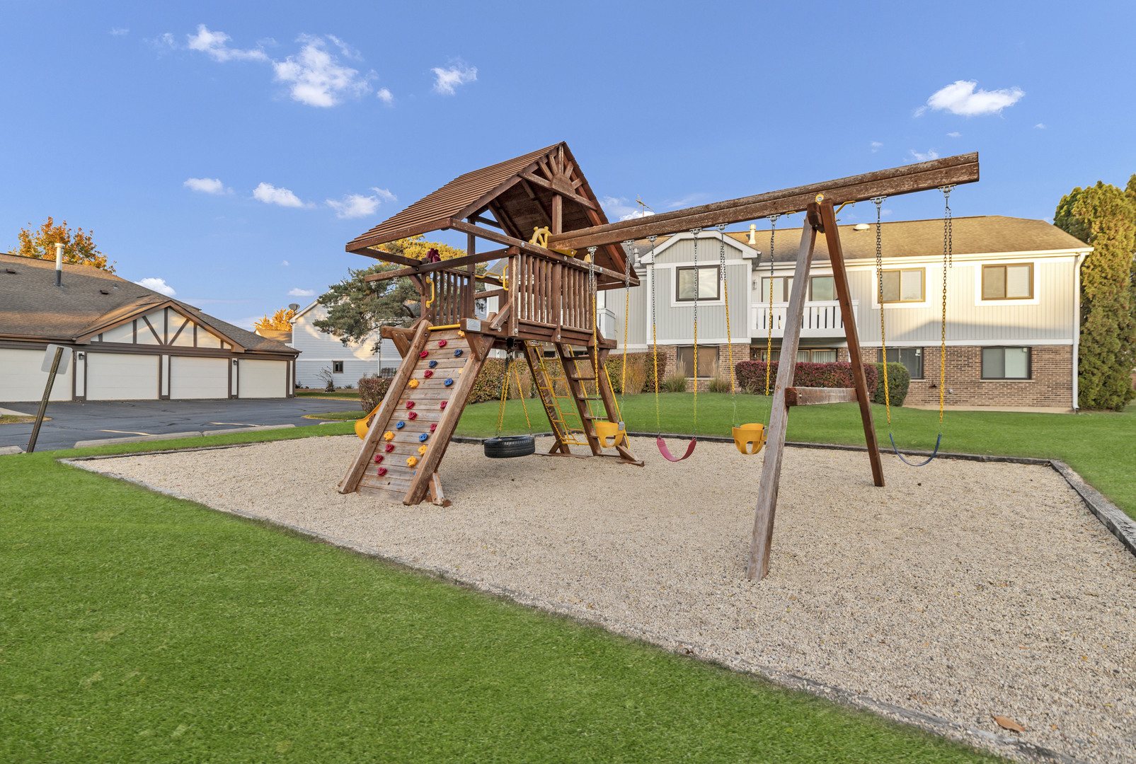 1256 Plum Tree Court, Unit D1 Schaumburg, IL 60193 - Photo 28 of 40 a view of a house with a entertaining space
