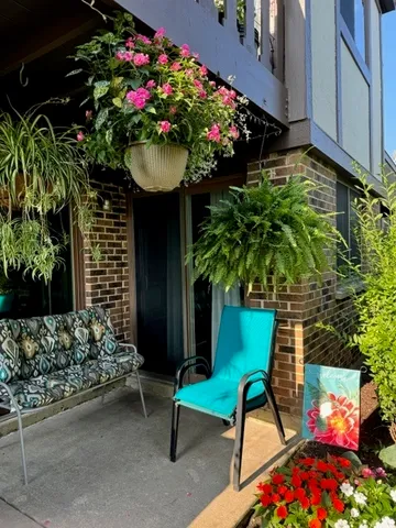 $299,900 | 1256 Plum Tree Court, Unit D1, Schaumburg, IL 60193