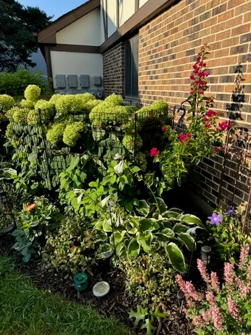 $299,900 | 1256 Plum Tree Court, Unit D1, Schaumburg, IL 60193