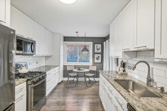 $299,900 | 1256 Plum Tree Court, Unit D1, Schaumburg, IL 60193