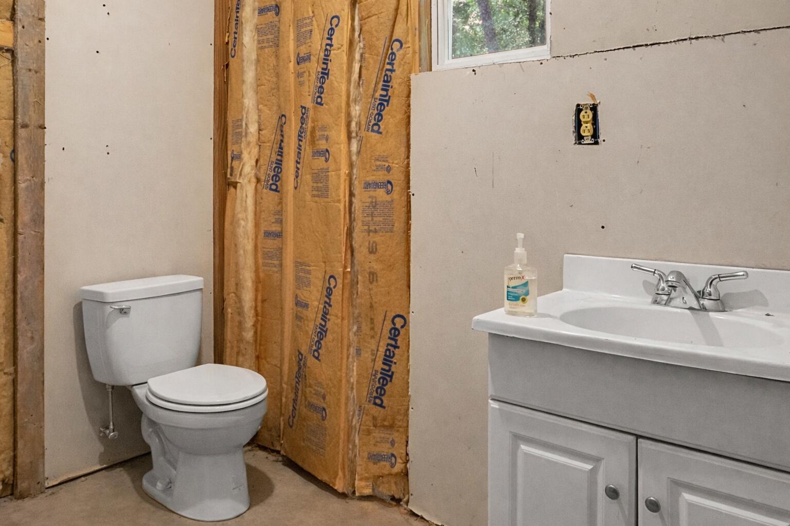 1307 Cooper Lane Summerton, SC 29148 - Photo 10 of 17 Bath