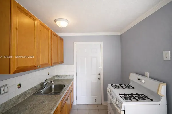 $1,725 | 6337 West Flagler Street, Unit 18, Miami, FL 33144