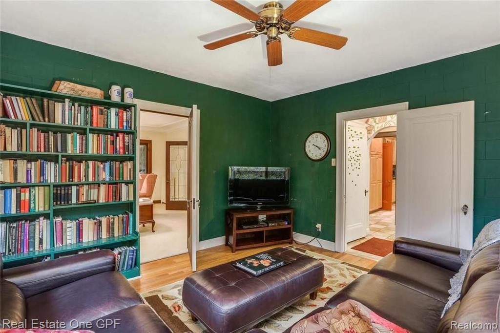 810 Barrington Road Grosse Pointe Park, MI 48230 - Photo 14 of 37