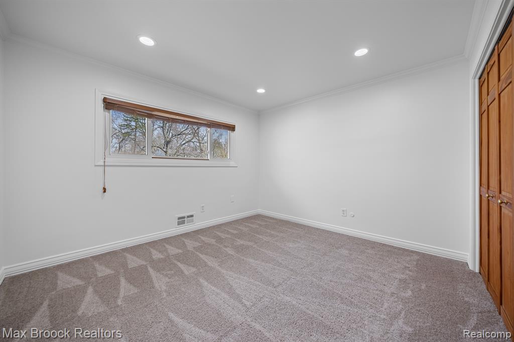 32036 Red Clover Road Farmington Hills, MI 48334 - Photo 23 of 44