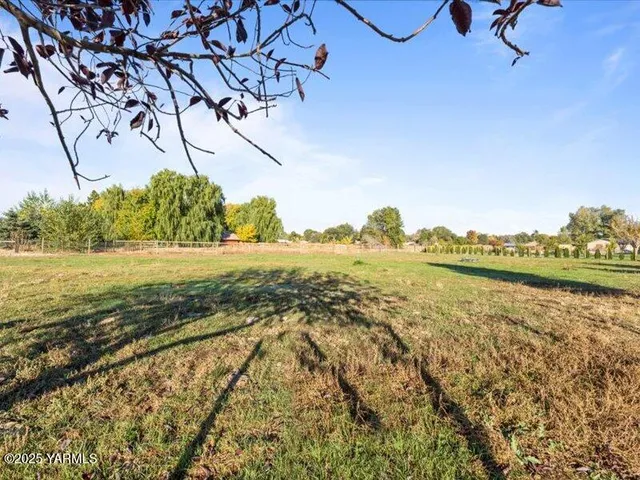 $320,000 | 2805 South 90th Avenue, Yakima, WA 98903