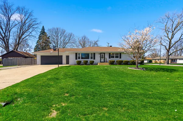 $389,900 | 3311 Pinecrest Drive, Joliet, IL 60435