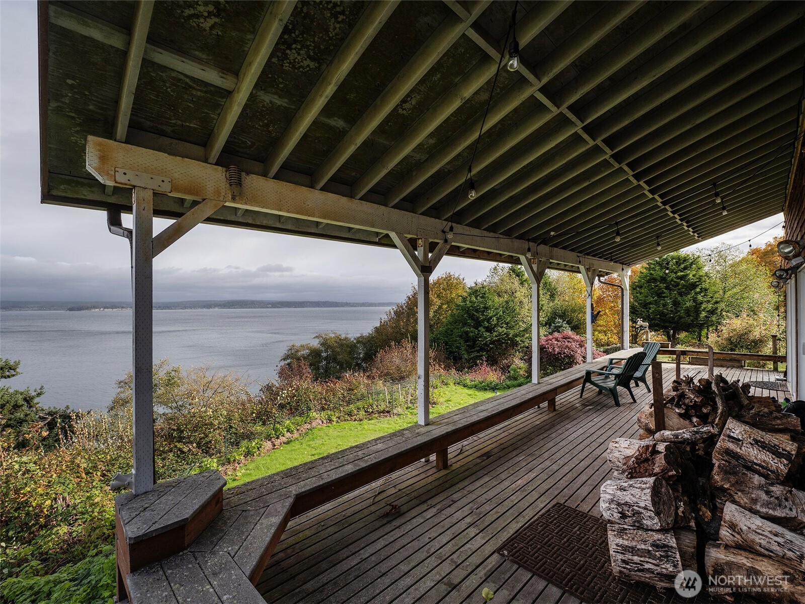 26 E Port Everett, WA 98201 - Photo 23 of 33 a view of a balcony with chairs
