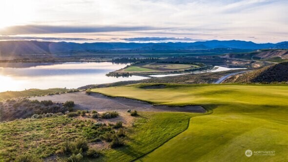 26 E Port Everett, WA 98201 - Photo 27 of 33 a view of an ocean and a mountain