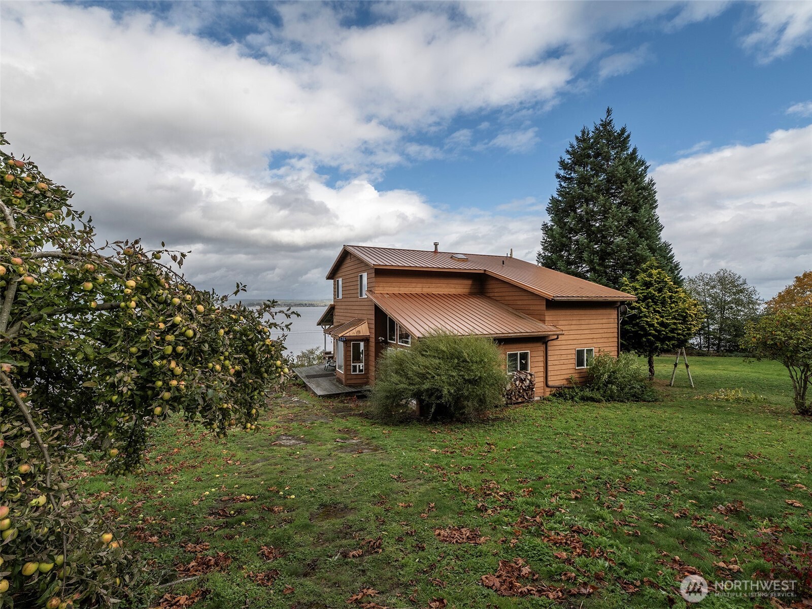 26 E Port Everett, WA 98201 - Photo 31 of 33 a view of a house with a big yard plants and large trees