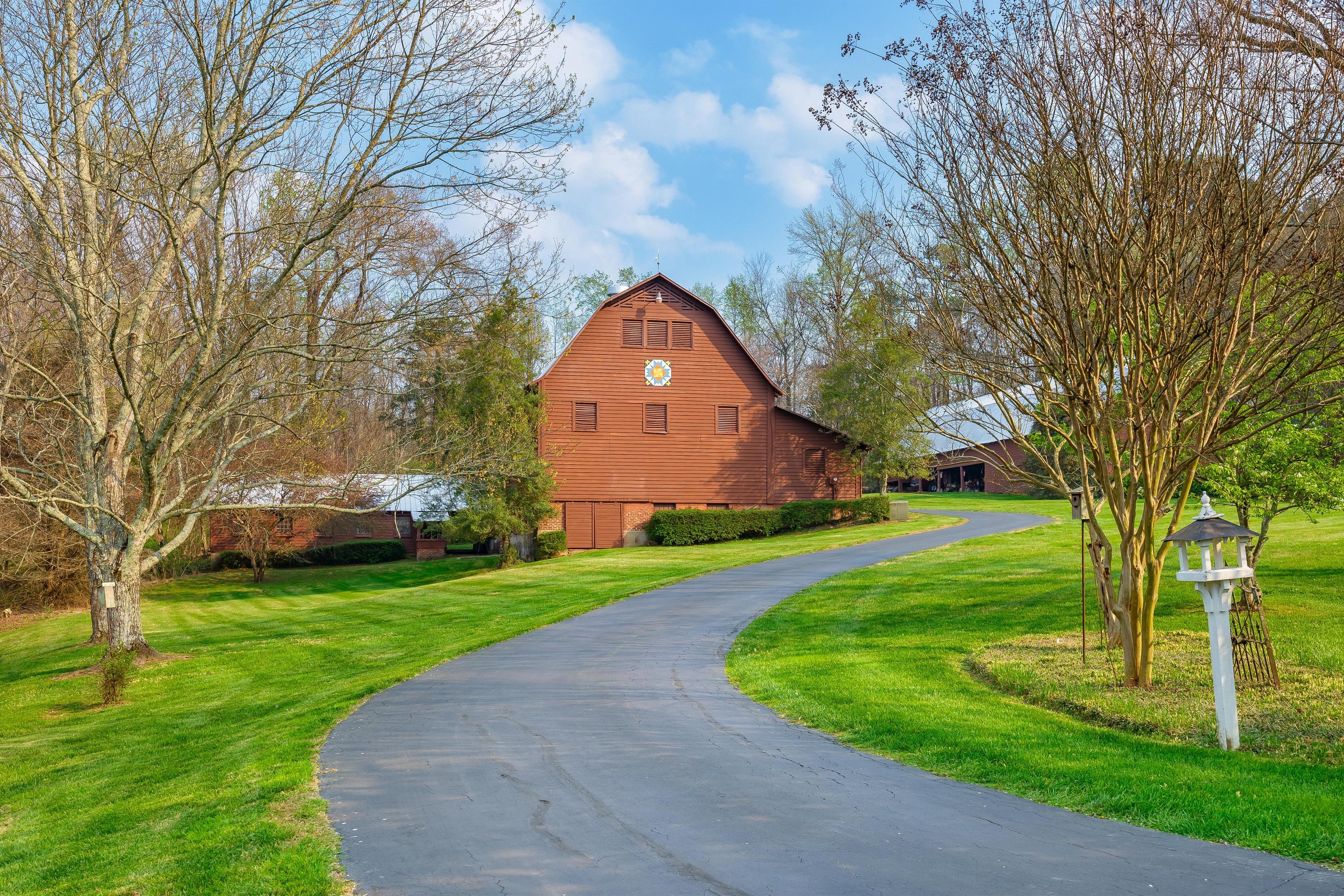 1025 Cedar Springs Road Athens, TN 37303 - Photo 26 of 103 Driveway to barn
