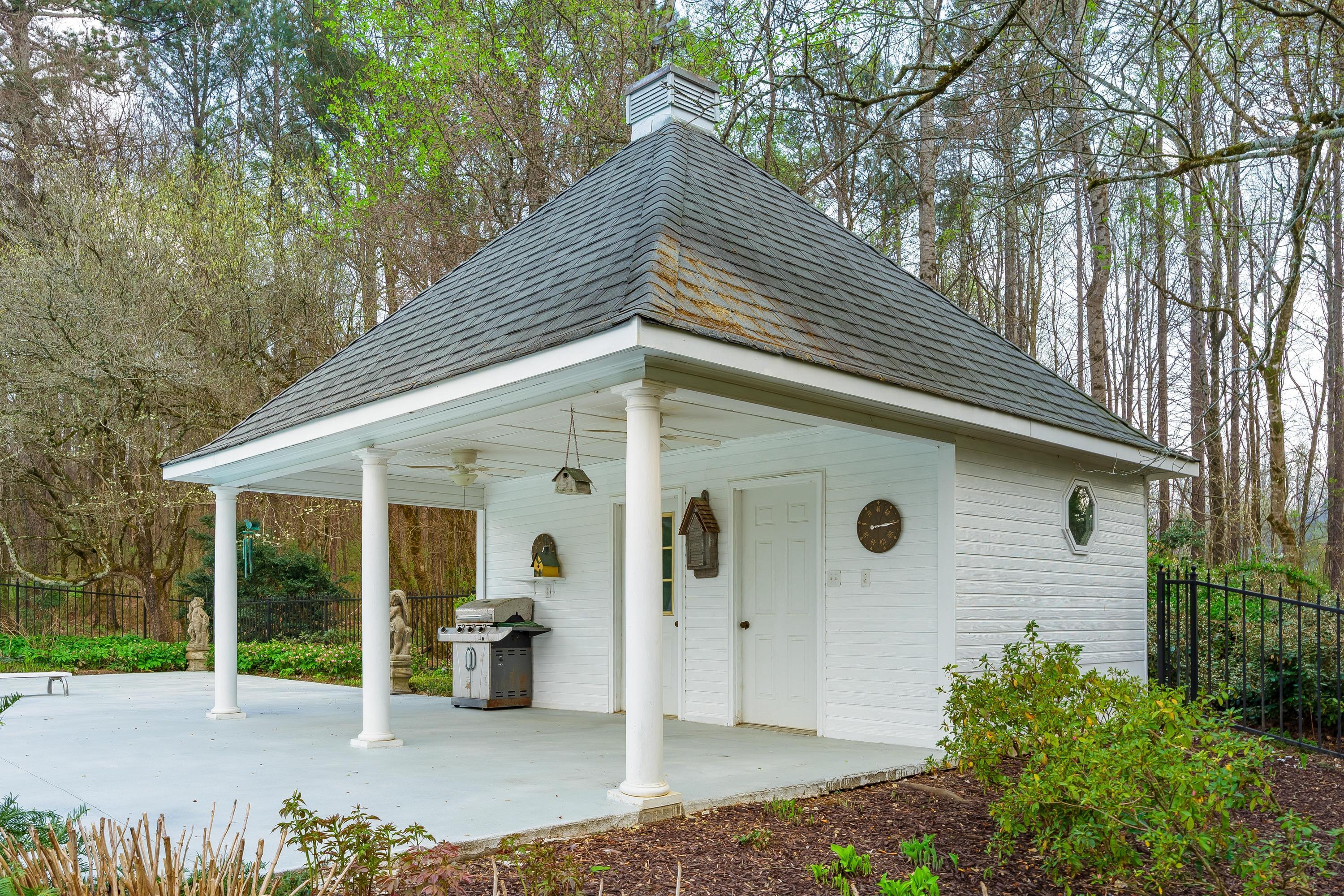 1025 Cedar Springs Road Athens, TN 37303 - Photo 28 of 103 Pool house