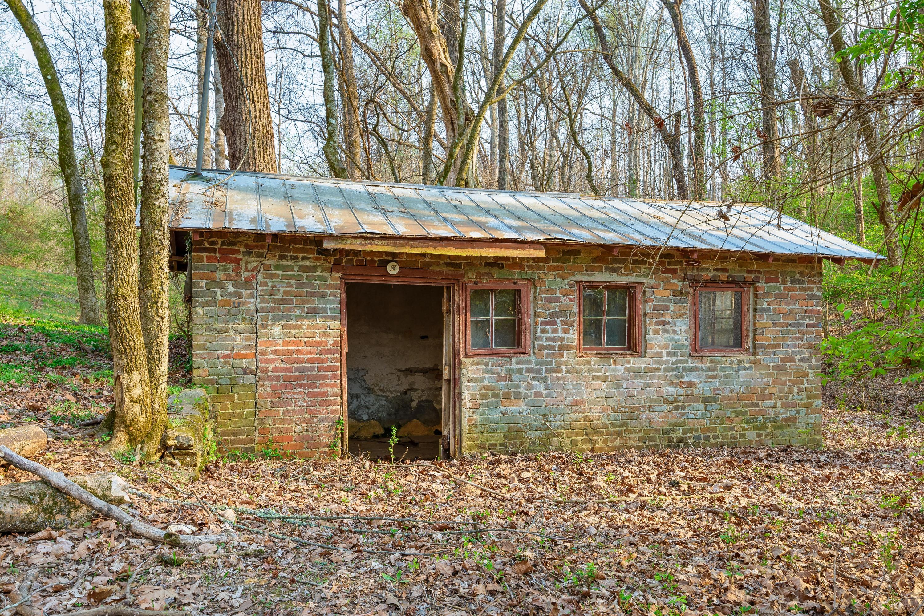 1025 Cedar Springs Road Athens, TN 37303 - Photo 33 of 103 Shed