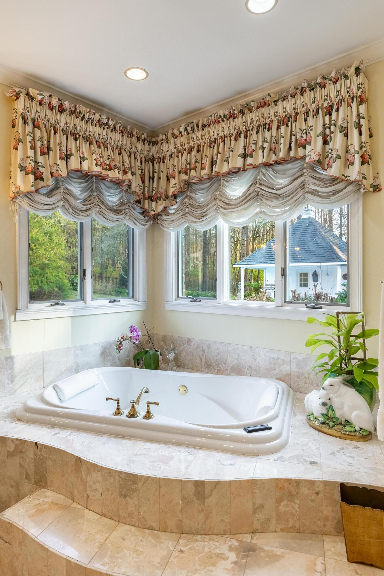 1025 Cedar Springs Road Athens, TN 37303 - Photo 68 of 103 Primary bathroom