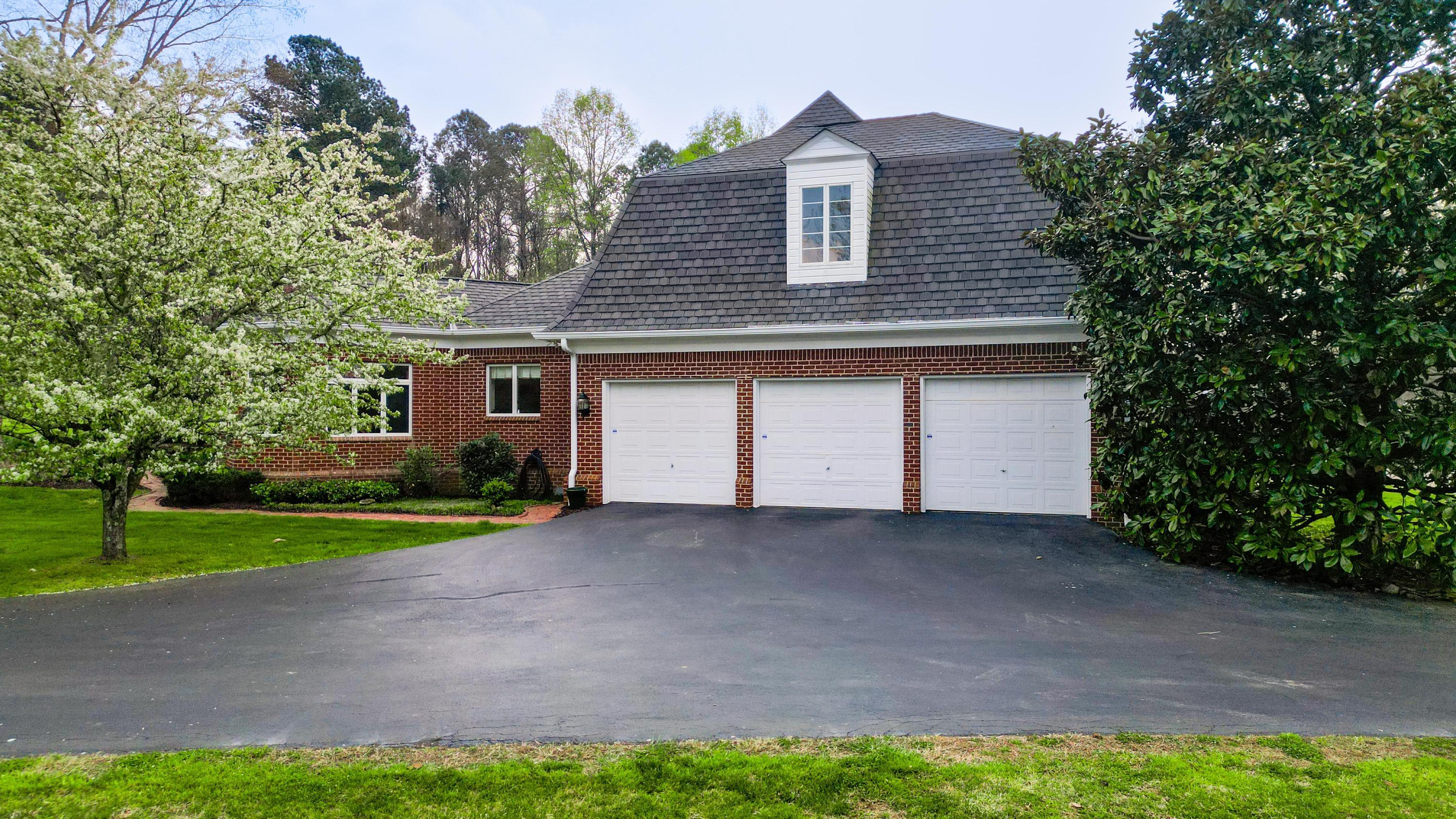1025 Cedar Springs Road Athens, TN 37303 - Photo 10 of 103 3 Car garage