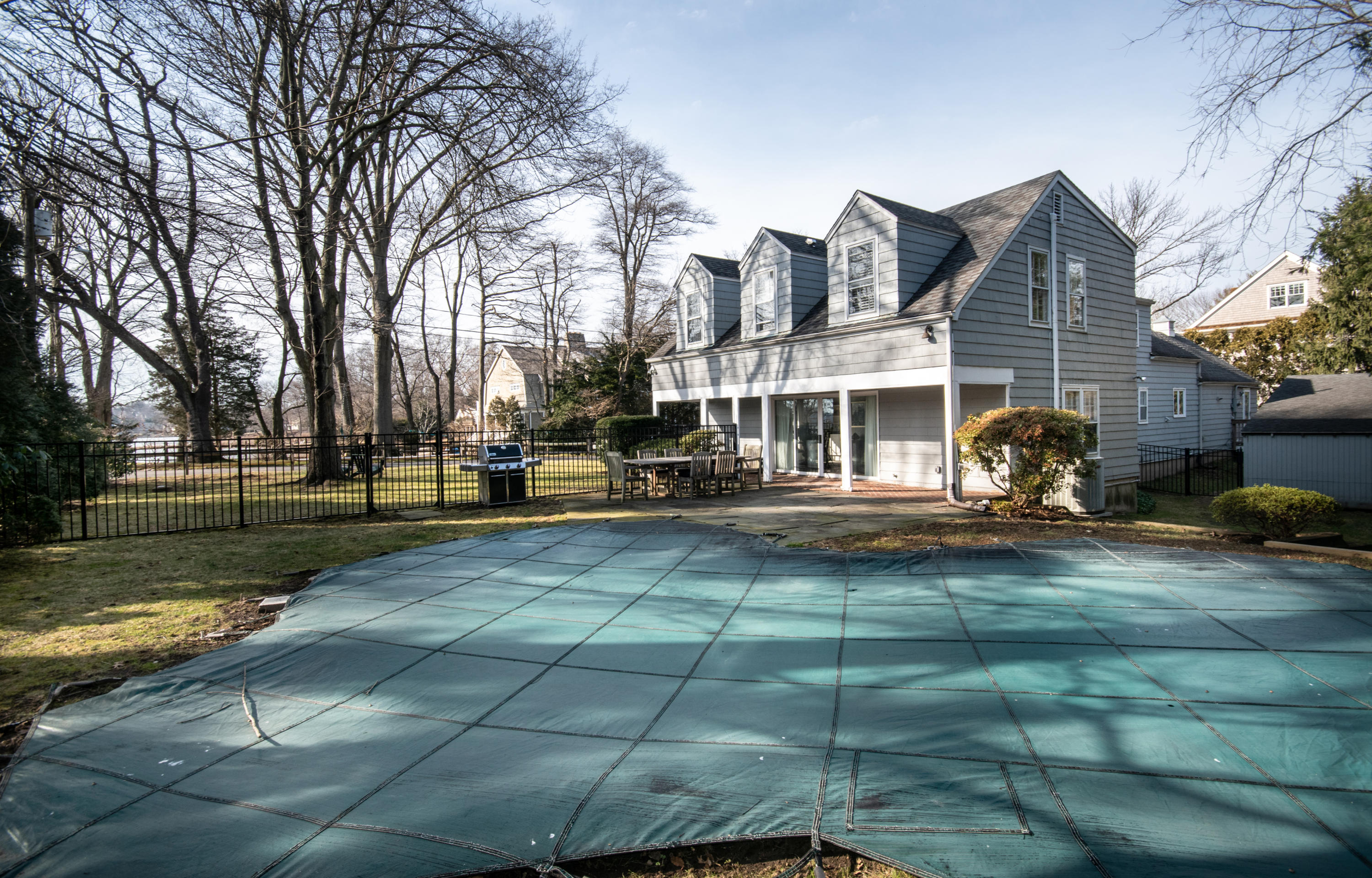 18 Seagate Road Darien, CT 06820 - Photo 22 of 27 a couple of cars parked in front of brick building