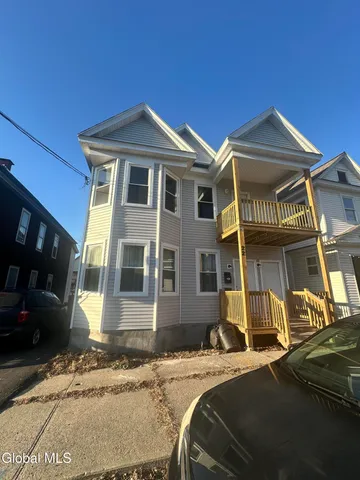 $1,700 | 22 Wilson Avenue, Unit 2, Amsterdam, NY 12010