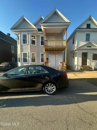 $1,700 | 22 Wilson Avenue, Unit 2, Amsterdam, NY 12010
