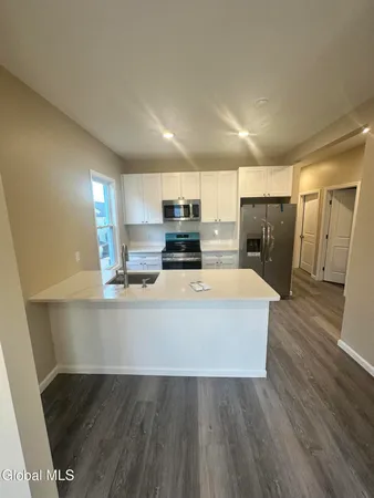 $1,700 | 22 Wilson Avenue, Unit 2, Amsterdam, NY 12010