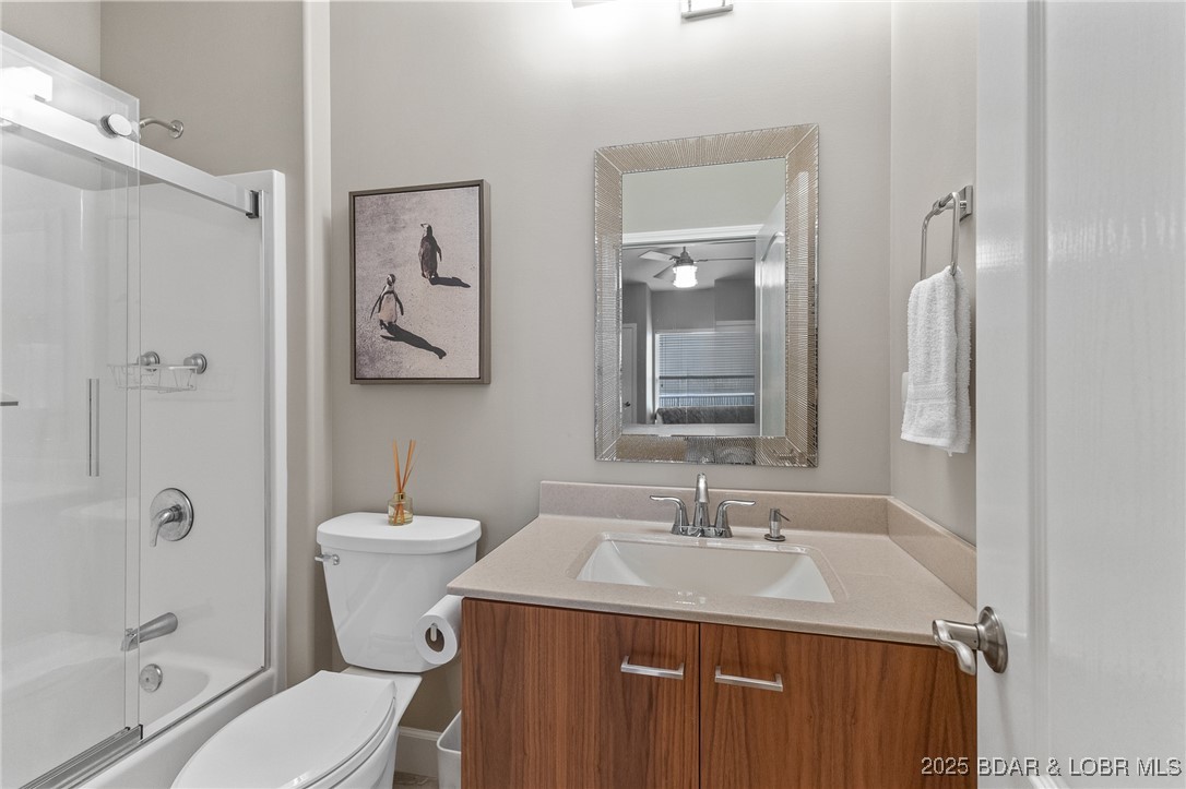 100 Trinity Pointe Drive, Unit 2L Camdenton, MO 65020 - Photo 23 of 43 Hall Bath