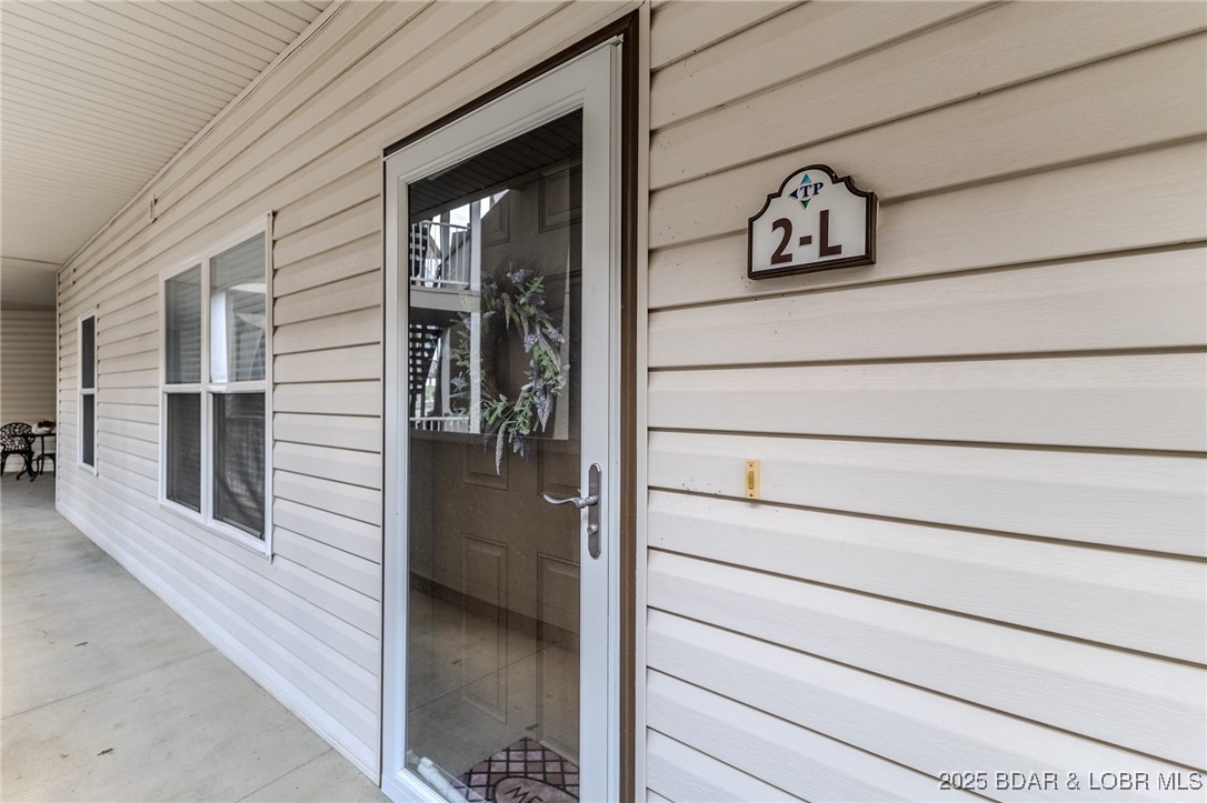 100 Trinity Pointe Drive, Unit 2L Camdenton, MO 65020 - Photo 4 of 43 Unit 2L - Come In!