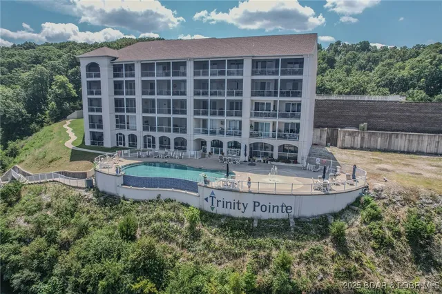 $525,000 | 100 Trinity Pointe Drive, Unit 2L, Camdenton, MO 65020