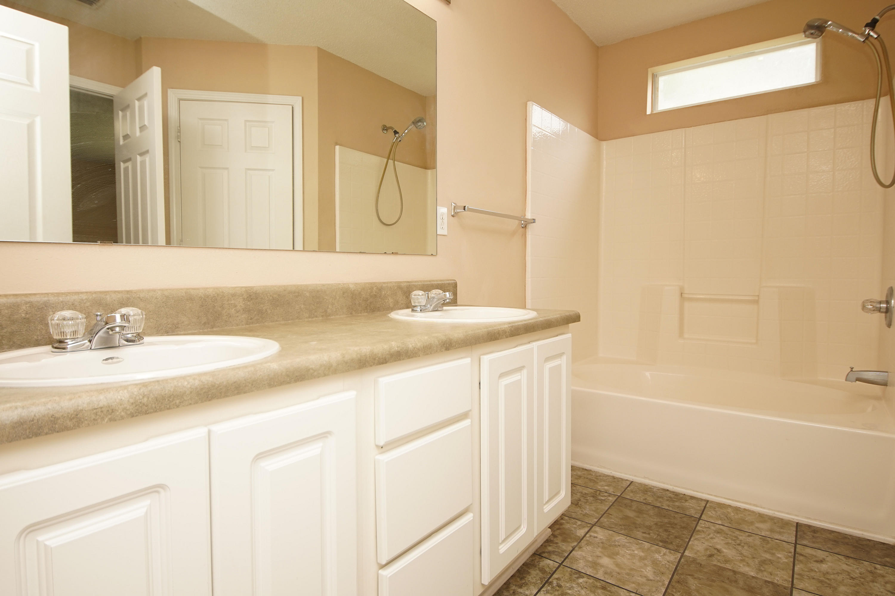 236 Limestone Circle Crestview, FL 32539 - Photo 12 of 32 236LimestoneMasterBthr