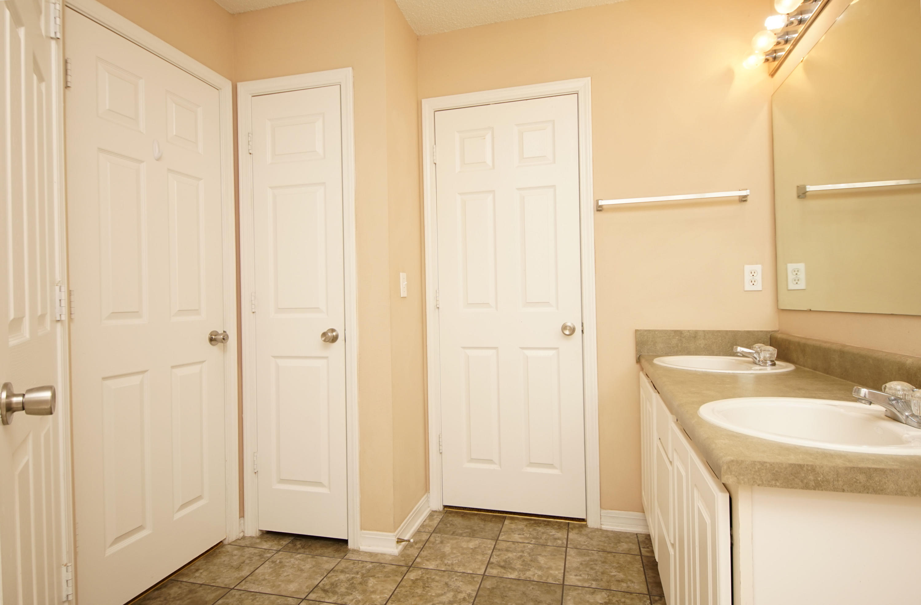 236 Limestone Circle Crestview, FL 32539 - Photo 13 of 32 236LimestoneMasterBthr1