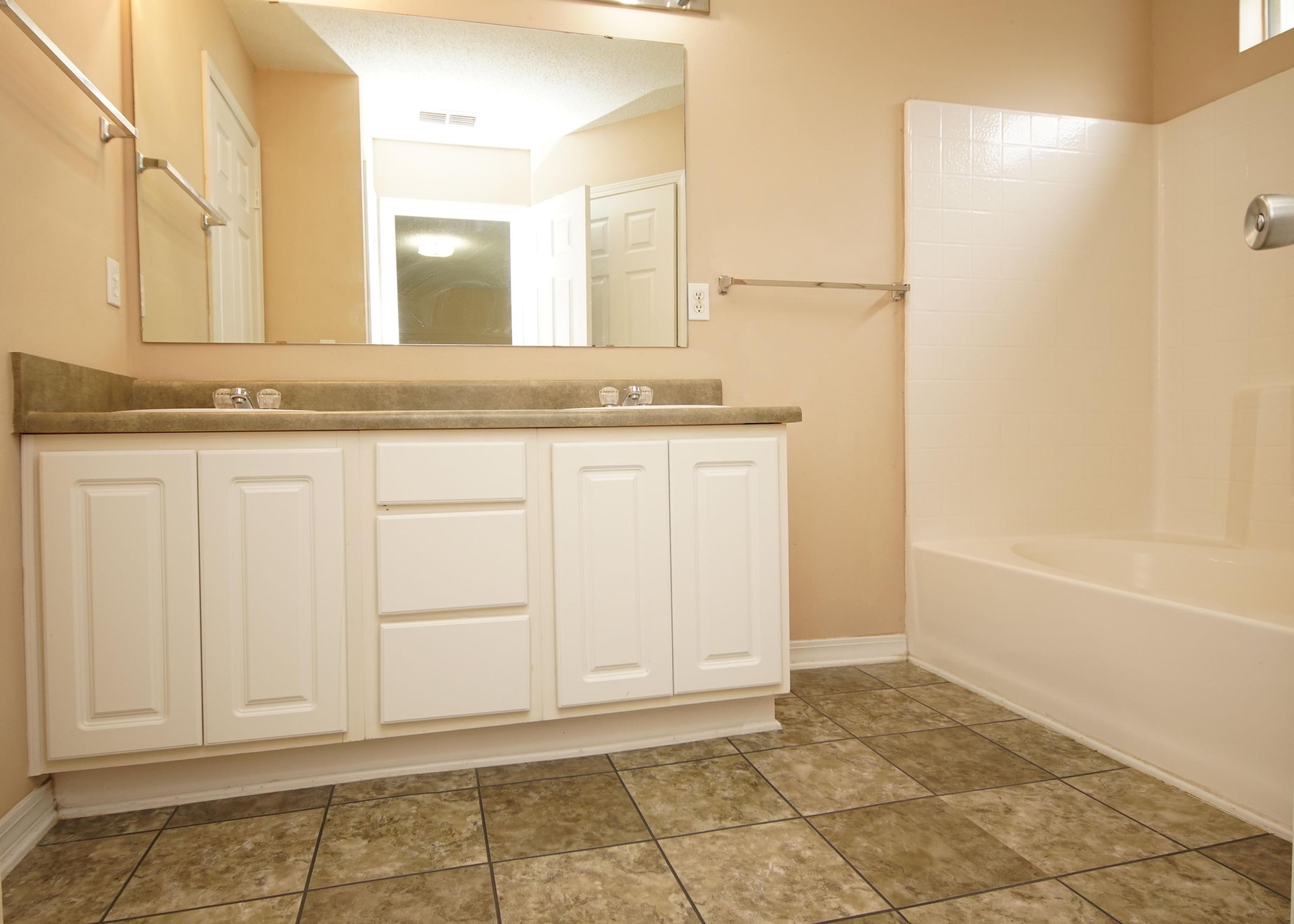 236 Limestone Circle Crestview, FL 32539 - Photo 15 of 32 236LimestoneMasterBthr4