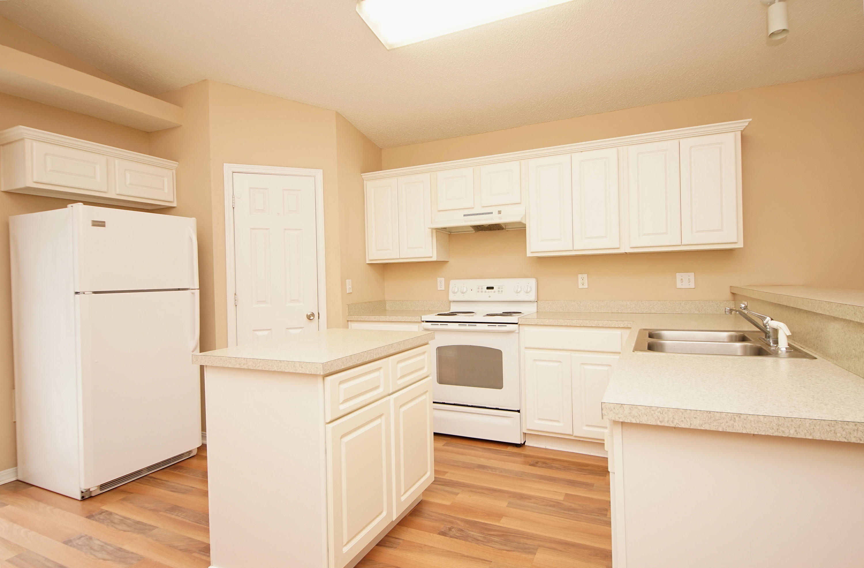 236 Limestone Circle Crestview, FL 32539 - Photo 18 of 32 236LimestoneMKitchen2