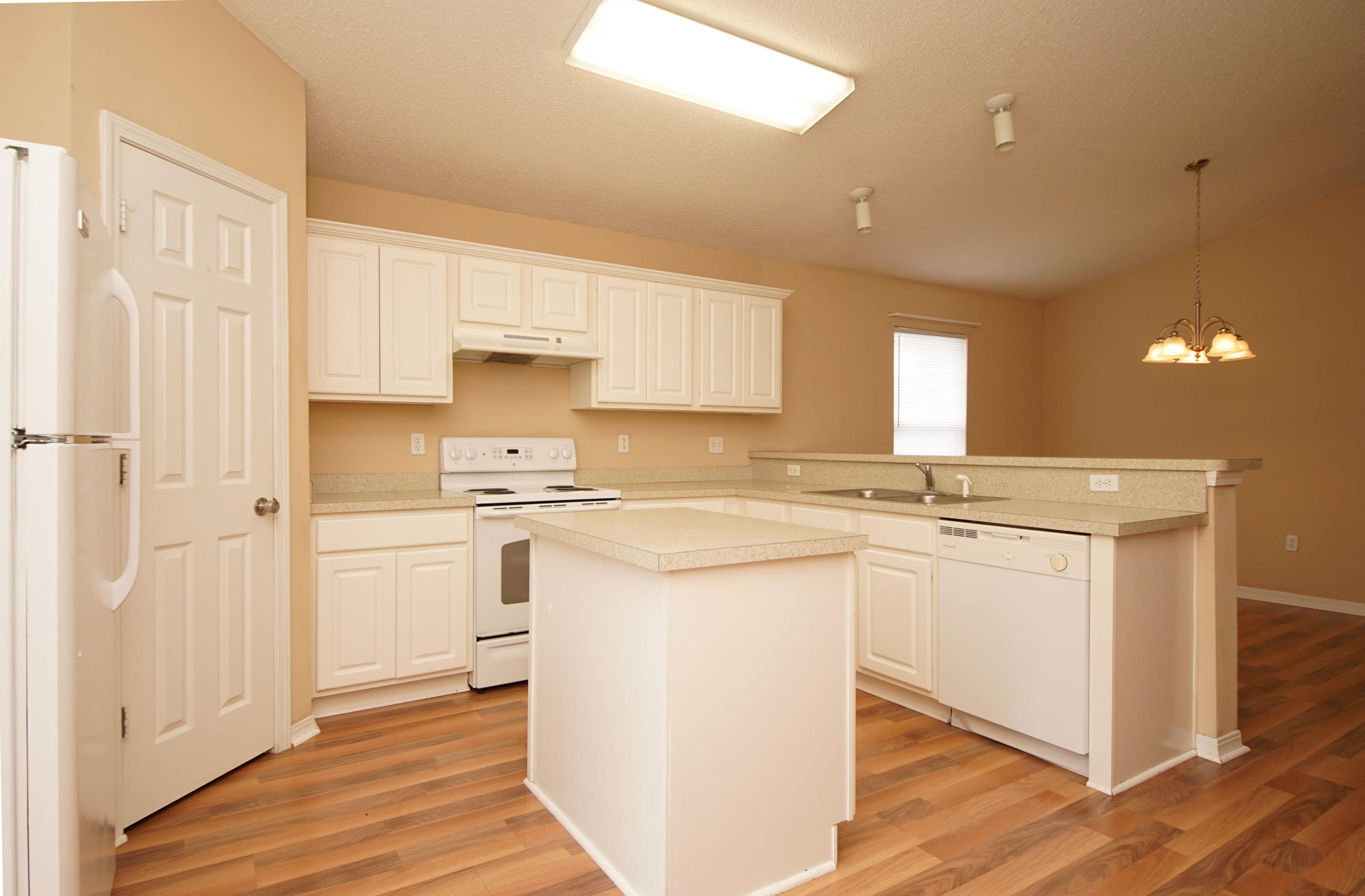 236 Limestone Circle Crestview, FL 32539 - Photo 4 of 32 236LimestoneKitchen1