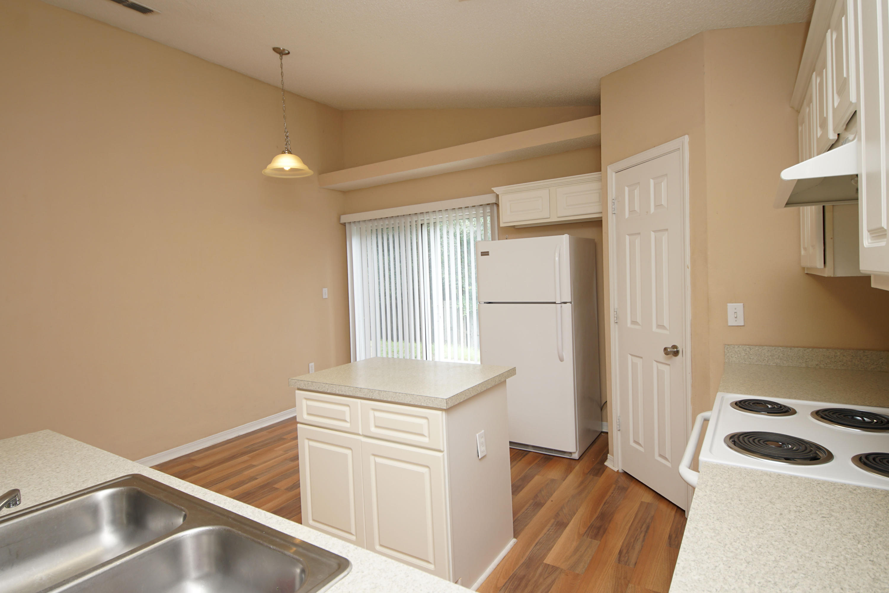 236 Limestone Circle Crestview, FL 32539 - Photo 5 of 32 236LimestoneKitchen6