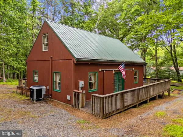 $335,000 | 295 Creekview Lane, Berkeley Springs, WV 25411