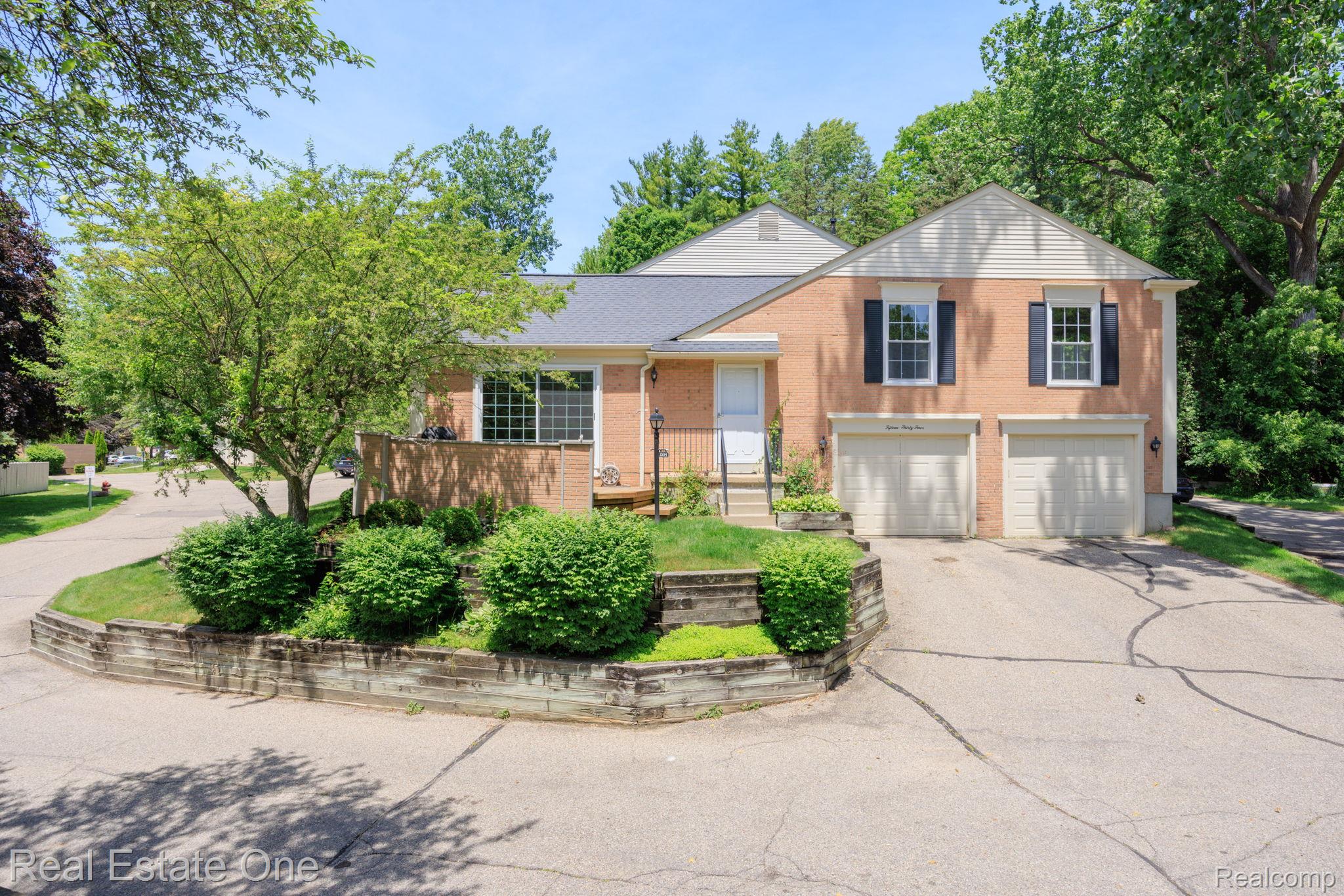 1534 Hidden Valley Lane Rochester, MI 48306 - Photo 2 of 27 1-web-or-mls-1534 Hidden Valley 01.jpg