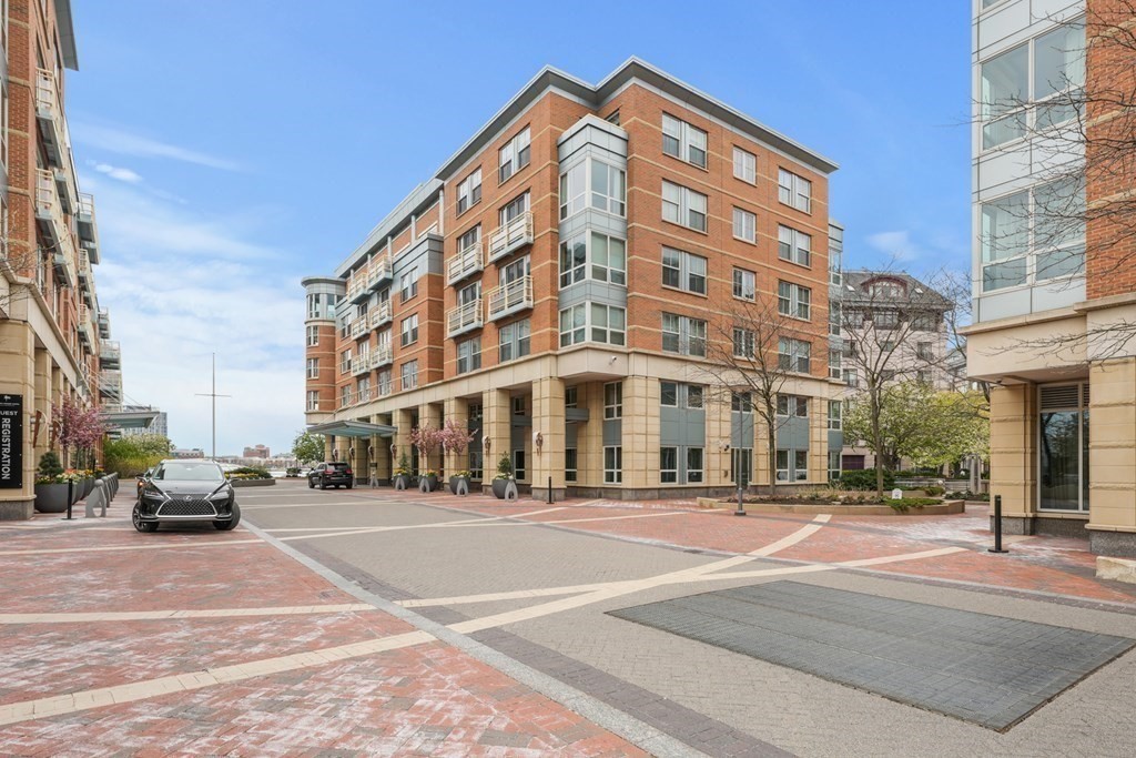 4 Battery Wharf, Unit 4305 Boston, MA 02109 - Photo 10 of 17 a building with view of a building