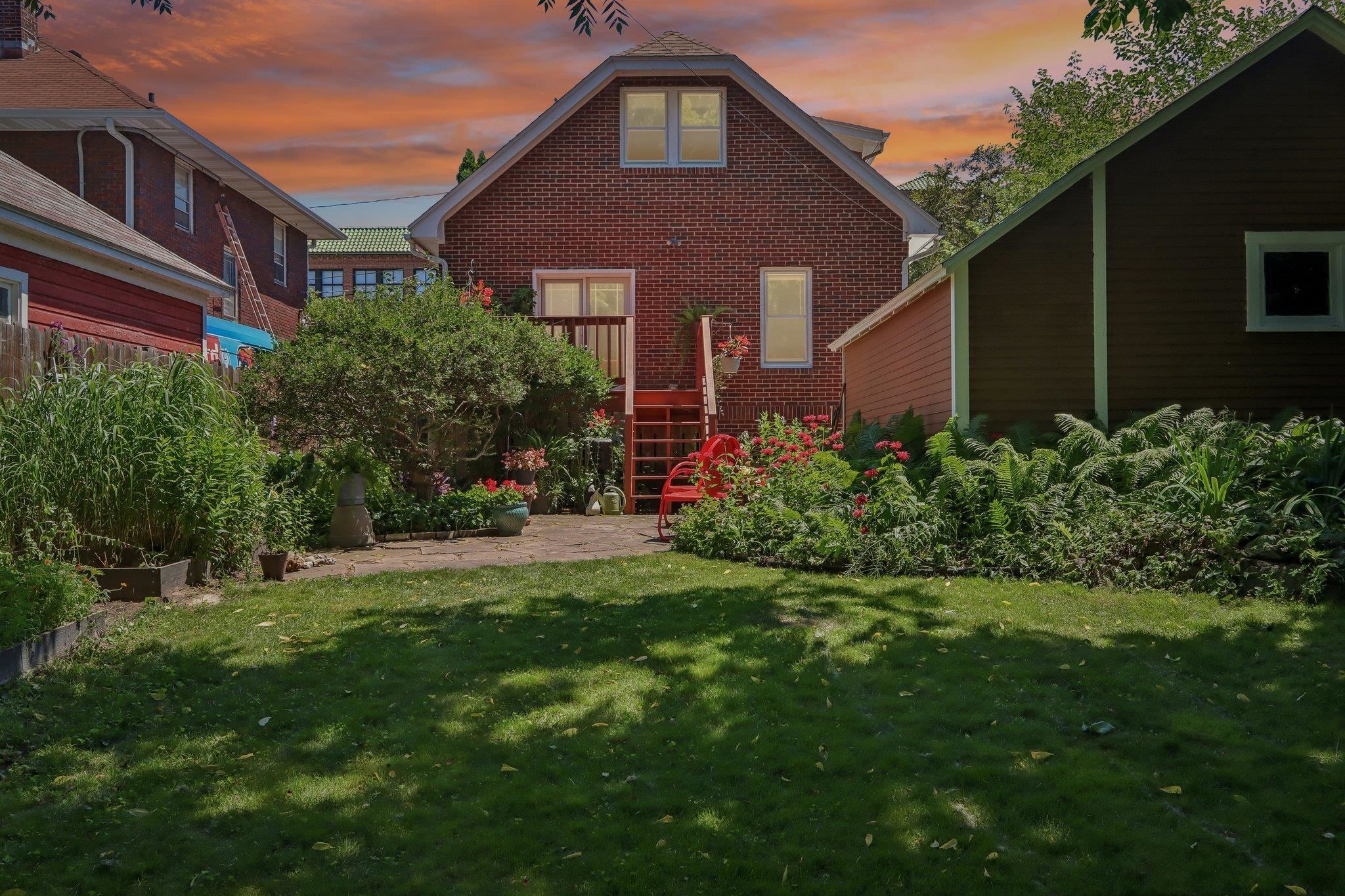 406 Maple Avenue Madison, WI 53704 - Photo 4 of 59